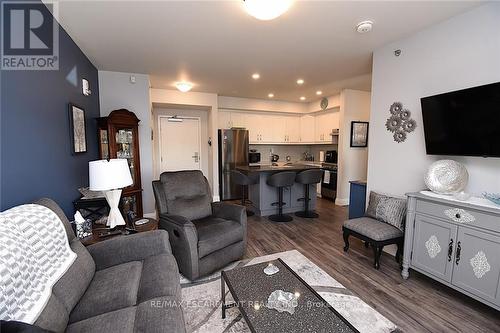 #309 -5698 Main St, Niagara Falls, ON - Indoor Photo Showing Living Room