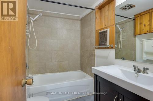 27 Oak Ave, East Gwillimbury, ON - Indoor Photo Showing Bathroom