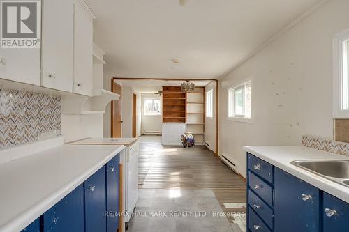 27 Oak Ave, East Gwillimbury, ON - Indoor Photo Showing Kitchen