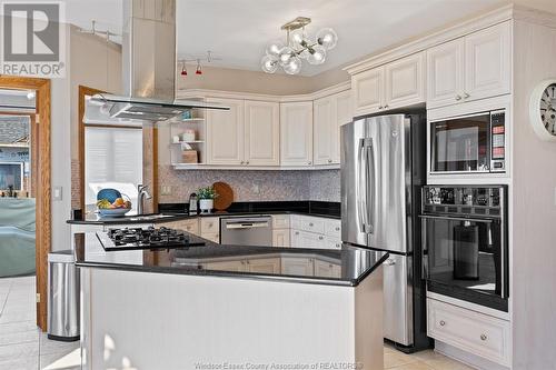 536 Front Road North, Amherstburg, ON - Indoor Photo Showing Kitchen With Upgraded Kitchen