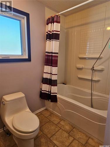 1 Park Boulevard, Melville, SK - Indoor Photo Showing Bathroom