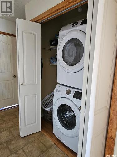 1 Park Boulevard, Melville, SK - Indoor Photo Showing Laundry Room