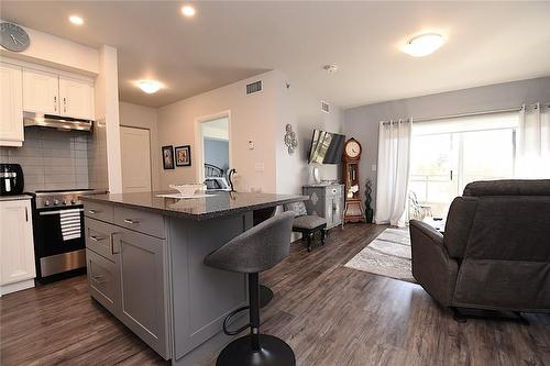 5698 Main Street|Unit #309, Niagara Falls, ON - Indoor Photo Showing Kitchen With Upgraded Kitchen