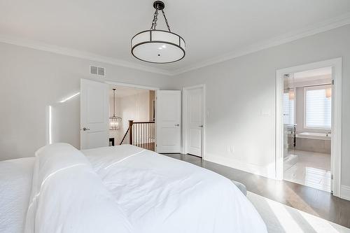 4052 Apple Valley Lane, Burlington, ON - Indoor Photo Showing Bedroom