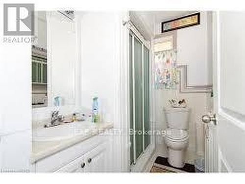 65 Mccamus Ave, Kirkland Lake, ON - Indoor Photo Showing Bathroom