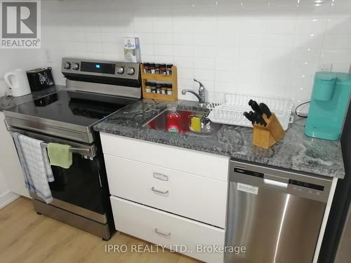 #54 -1740 Simcoe St N, Oshawa, ON - Indoor Photo Showing Kitchen With Upgraded Kitchen