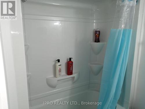 #54 -1740 Simcoe St N, Oshawa, ON - Indoor Photo Showing Bathroom