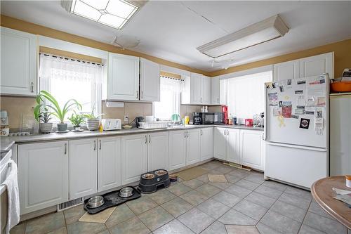 409 Ridge Road W, Grimsby, ON - Indoor Photo Showing Kitchen