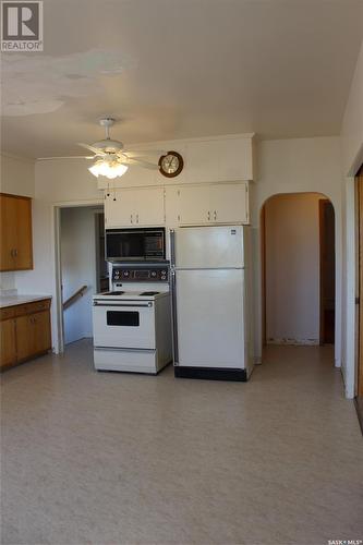 Se 13-11-05 W3, Gravelbourg Rm No. 104, SK - Indoor Photo Showing Kitchen