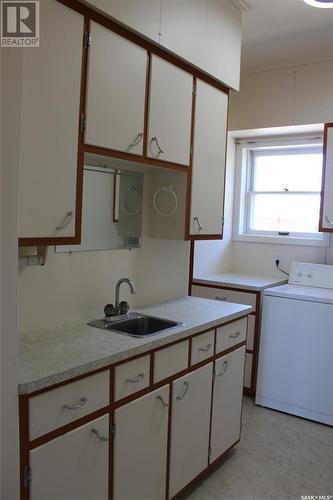 Se 13-11-05 W3, Gravelbourg Rm No. 104, SK - Indoor Photo Showing Laundry Room