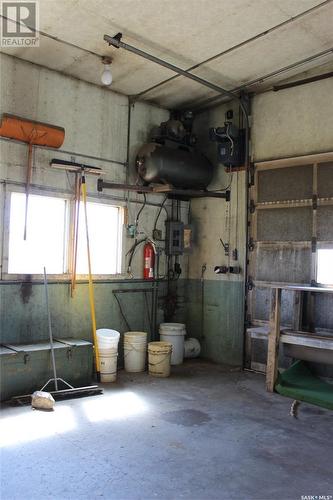 Se 13-11-05 W3, Gravelbourg Rm No. 104, SK - Indoor Photo Showing Garage