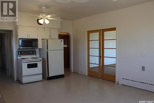 Se 13-11-05 W3, Gravelbourg Rm No. 104, SK - Indoor Photo Showing Kitchen