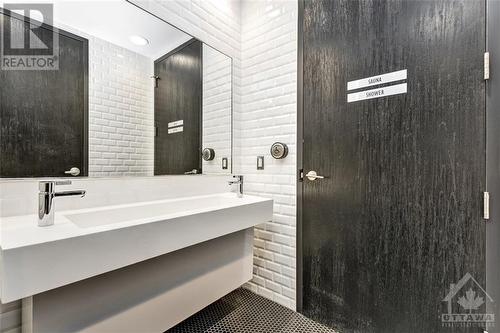 428 Sparks Street Unit#501, Ottawa, ON - Indoor Photo Showing Bathroom
