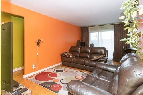 19-785 Browns Line, Toronto, ON - Indoor Photo Showing Living Room