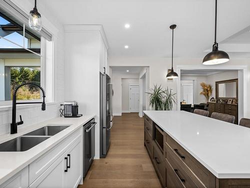 4017 Buckstone Rd, Courtenay, BC - Indoor Photo Showing Kitchen With Upgraded Kitchen