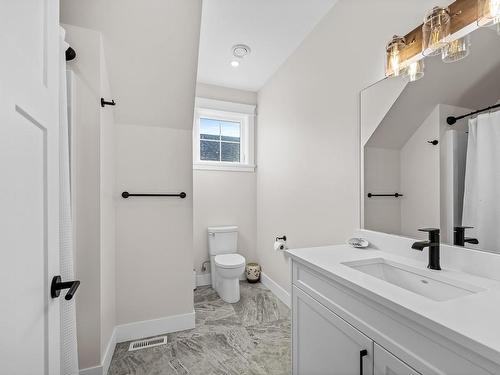 4017 Buckstone Rd, Courtenay, BC - Indoor Photo Showing Bathroom