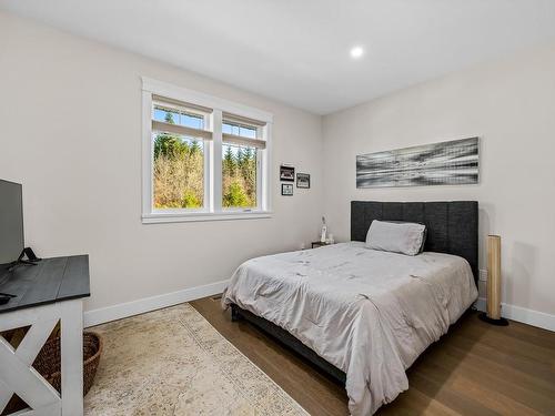 4017 Buckstone Rd, Courtenay, BC - Indoor Photo Showing Bedroom