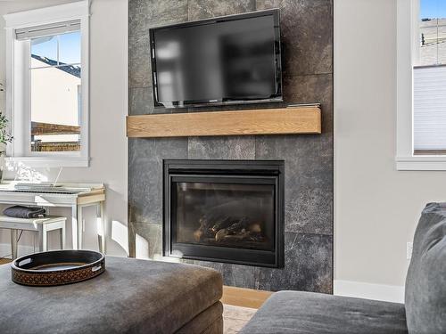 4017 Buckstone Rd, Courtenay, BC - Indoor Photo Showing Living Room