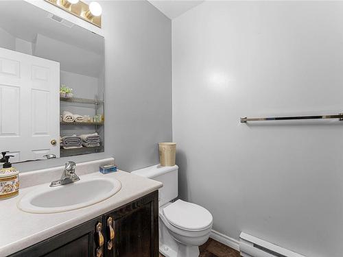 2-215 Madill Rd, Lake Cowichan, BC - Indoor Photo Showing Bathroom