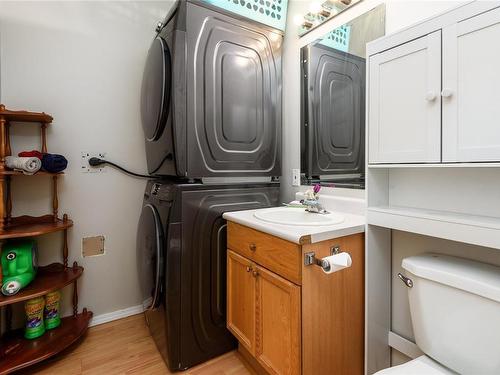 B-103 Timberlane Rd, Courtenay, BC - Indoor Photo Showing Laundry Room
