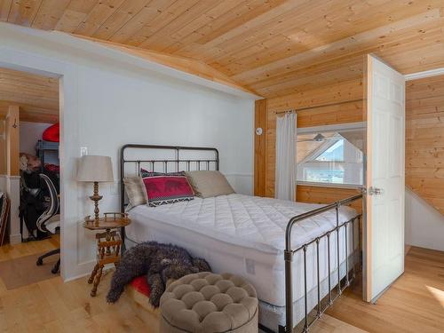 1049 Sixth Ave, Ucluelet, BC - Indoor Photo Showing Bedroom