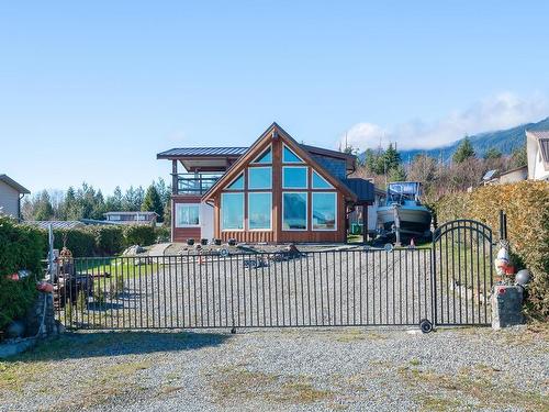 1049 Sixth Ave, Ucluelet, BC - Outdoor