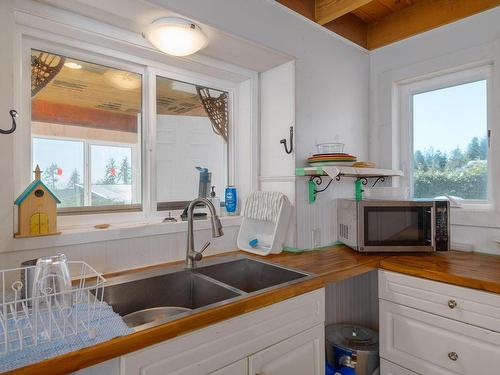 1049 Sixth Ave, Ucluelet, BC - Indoor Photo Showing Kitchen With Double Sink