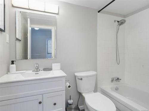 308-3277 Quadra St, Saanich, BC - Indoor Photo Showing Bathroom