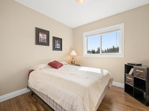709 Timberline Dr, Campbell River, BC - Indoor Photo Showing Bedroom