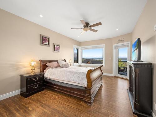 709 Timberline Dr, Campbell River, BC - Indoor Photo Showing Bedroom