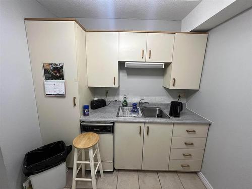 160 725 James Street S, Thunder Bay, ON - Indoor Photo Showing Kitchen