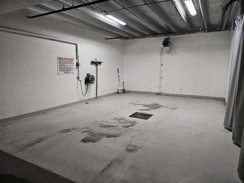 2305 2260 Sleeping Giant Parkway, Thunder Bay, ON - Indoor Photo Showing Garage