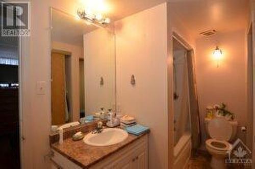 3555 Innes Road, Orleans, ON - Indoor Photo Showing Bathroom
