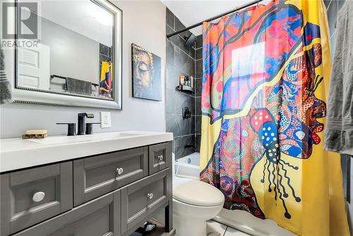 101-103 Edmund Street, Greater Sudbury, ON - Indoor Photo Showing Bathroom