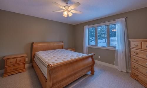 80 - 4868 Riverview Drive, Edgewater, BC - Indoor Photo Showing Other Room