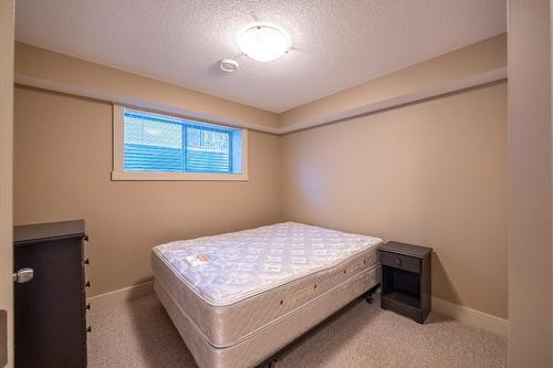 80 - 4868 Riverview Drive, Edgewater, BC - Indoor Photo Showing Bedroom