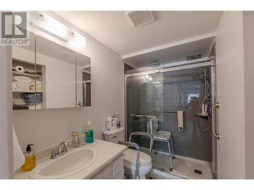 284 Yorkton Avenue Unit# 302, Penticton, BC - Indoor Photo Showing Bathroom