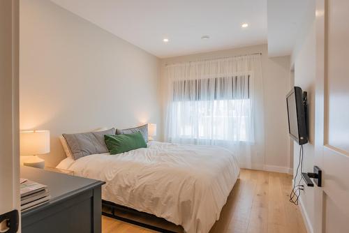 4 - 2452 Washington Street, Rossland, BC - Indoor Photo Showing Bedroom