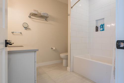 4 - 2452 Washington Street, Rossland, BC - Indoor Photo Showing Bathroom
