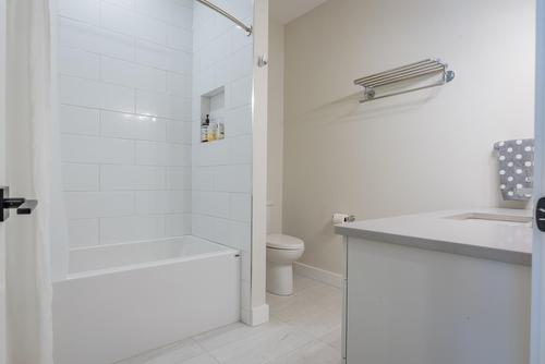 4 - 2452 Washington Street, Rossland, BC - Indoor Photo Showing Bathroom