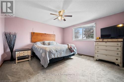 37 Farmington Dr, St. Catharines, ON - Indoor Photo Showing Bedroom
