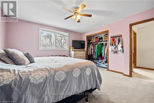 37 Farmington Drive, St. Catharines, ON - Indoor Photo Showing Bedroom