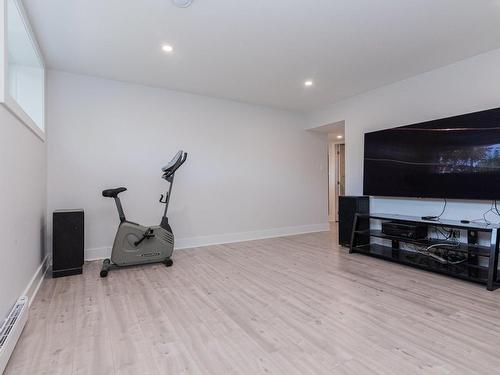 Sous-sol - 745 101E Avenue, Laval (Chomedey), QC - Indoor Photo Showing Gym Room