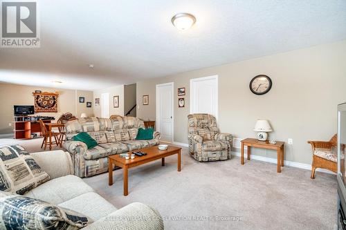 7 Sheppard Drive, Tay, ON - Indoor Photo Showing Living Room