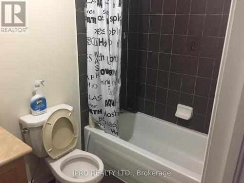4694 Centretown Way, Mississauga, ON - Indoor Photo Showing Bathroom