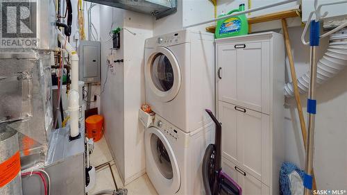 400 2128 Dewdney Avenue, Regina, SK - Indoor Photo Showing Laundry Room