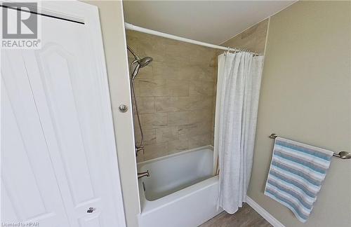 8 Jane Street, Bayfield, ON - Indoor Photo Showing Bathroom