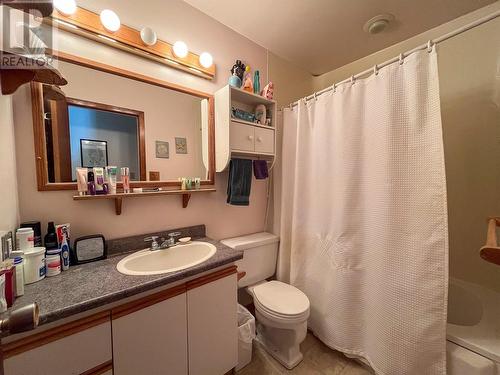 1064 93 Avenue, Dawson Creek, BC - Indoor Photo Showing Bathroom
