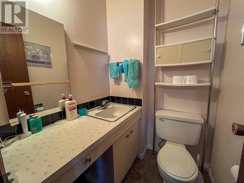 1064 93 Avenue, Dawson Creek, BC - Indoor Photo Showing Bathroom
