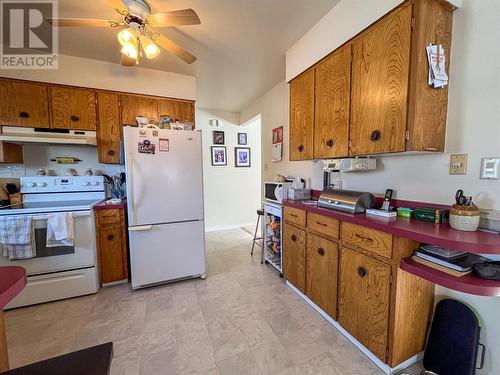 1064 93 Avenue, Dawson Creek, BC - Indoor Photo Showing Kitchen